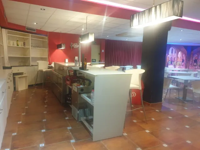 Local / Salón de fiestas en ZONA TURISTICA - — 10