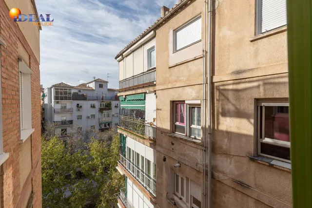 Piso de 3 dormitorios en calle milán, zaidín | muy luminoso y con gran potencial — 3