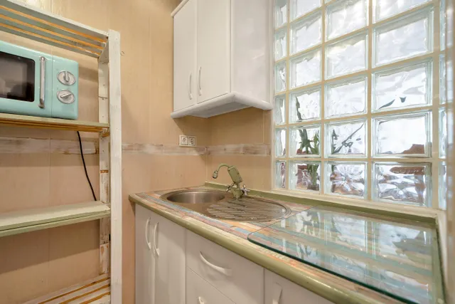 UNIQUE OPPORTUNITY IN THE HEART OF MARBELLA, FRONTLINE TO THE SEA WITH TOURIST LICENCE! — 14