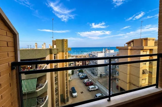Ático dúplex con vistas frontales al mar y amplio solárium e - foto 3