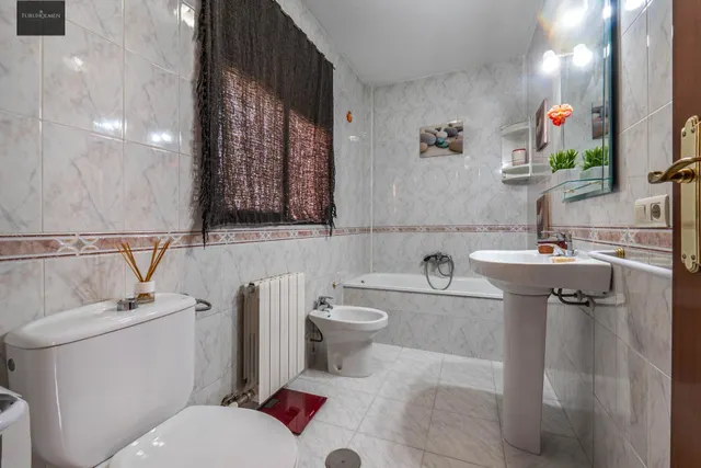 EXCLUSIVA VIVIENDA CON PISCINA PRIVADA EN URBANIZACIÓN "EL TORREÓN" EN ALBOLOTE. — 19