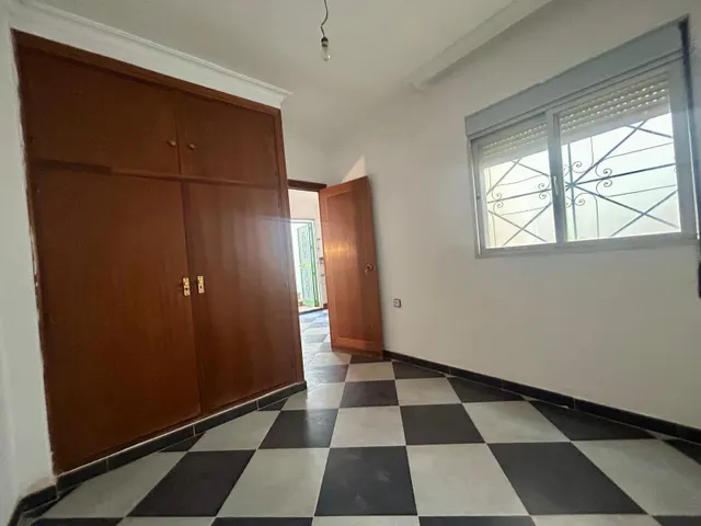 Amplia Casa para Reformar en el Corazón de la Ciudad — 32