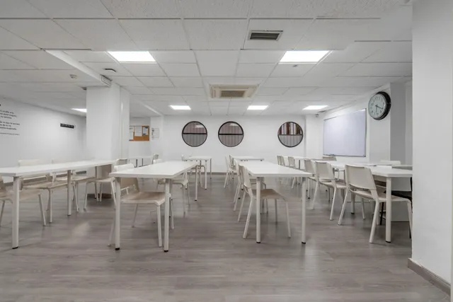 Venta de amplio y funcional local en zona inmejorable (avda. madrid) - Granada — 31