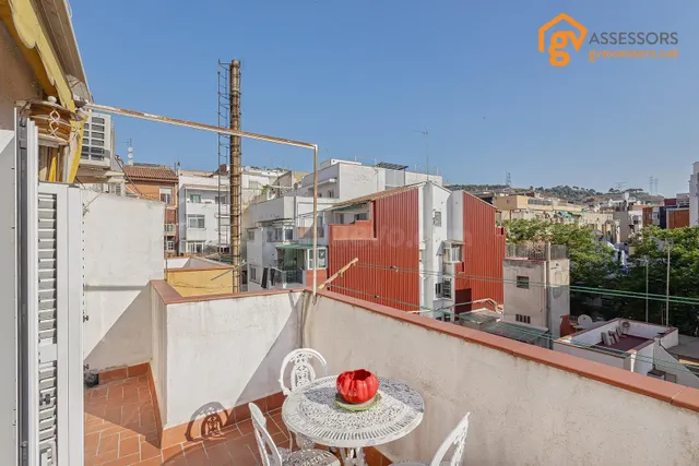 ÁTICO CON 2 habitaciones Y TERRAZA