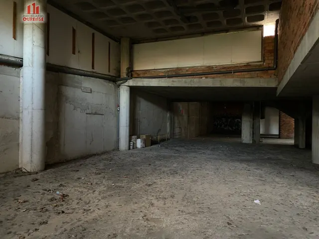 SE ALQUILA LOCAL COMERCIAL EN LA ZONA DE O COUTO — 9