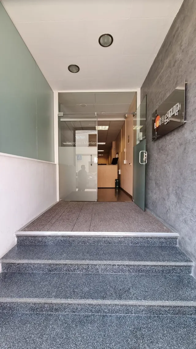 LOCAL COMERCIAL EN VENDA AL CENTRE — 4