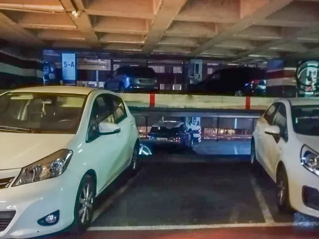 Amplia plaza de parking en Barcelona zona Dreta de l´Eixample — 2