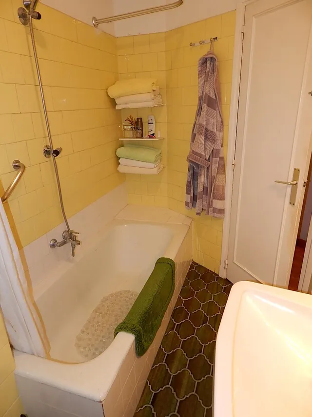 ETXEA Vende piso en el centro de Pamplona, 4 dormitorios, salón cocina, baño y aseo — 16