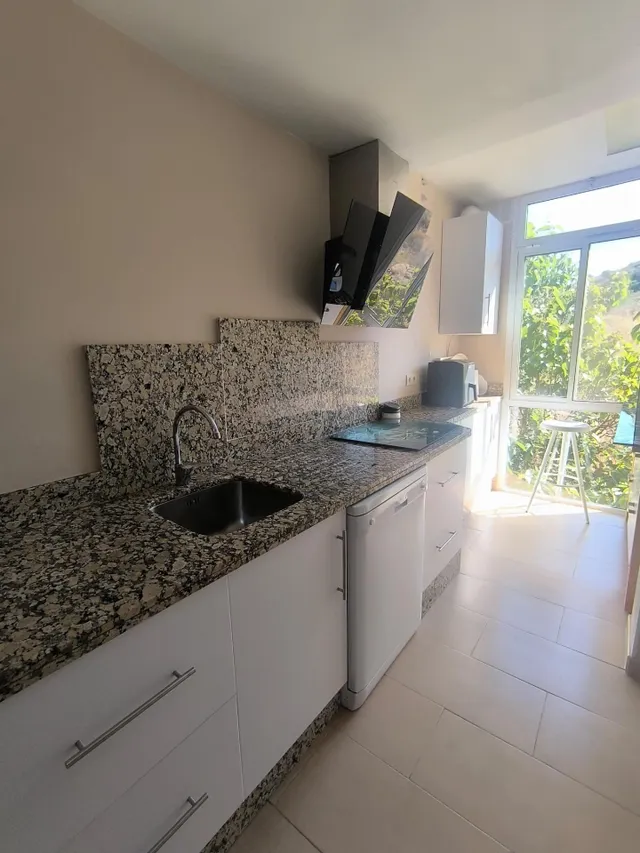 Calahonda - Piso 2 Dormitorios, Garaje, 4 Piscinas — 41