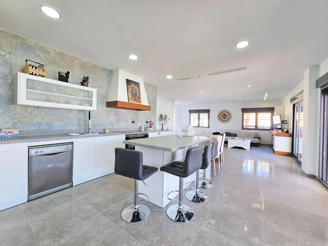 SE VENDE ESTUPENDO CHALET INDEPENDIENTE CON PISCINA SITO EN  - foto 3