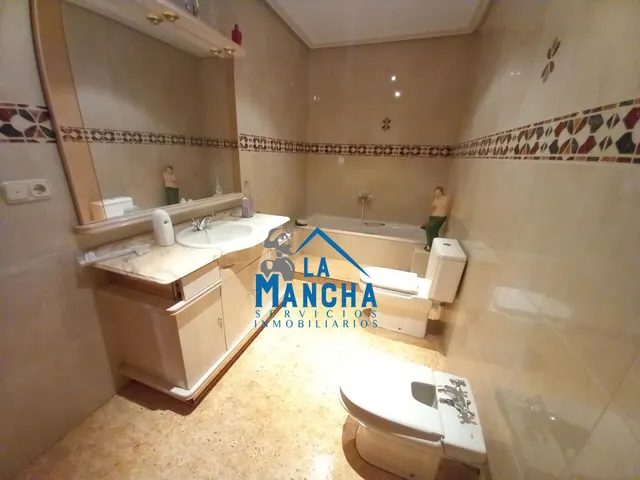 *95.000€* inmobiliaria la mancha vende preciosa casa de 3 habitaciones en el pueblo de Barrax ( Albacete ). — 37
