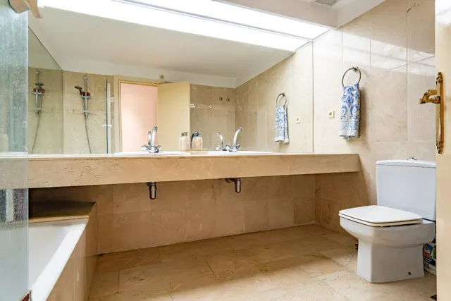 Amplio dúplex en Río Real, Marbella Este, junto a proyectos de alto valor — 36