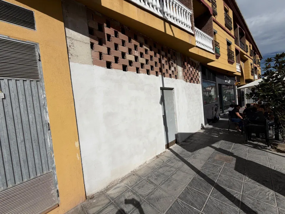 Venta de local comercial en Gojar.