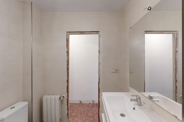 Piso exterior de 111 m2 con 4 dormitorios, garaje y trastero en Av Juan Antonio Perea — 31