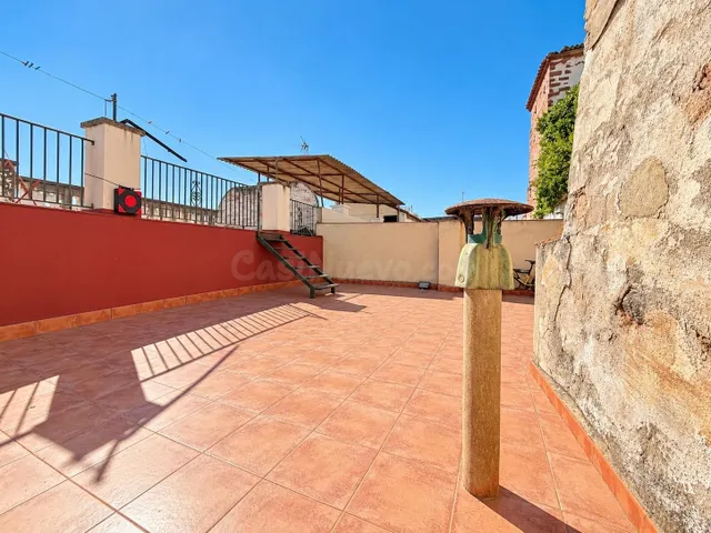 Casa con cochera y gran azotea con espectaculares vistas