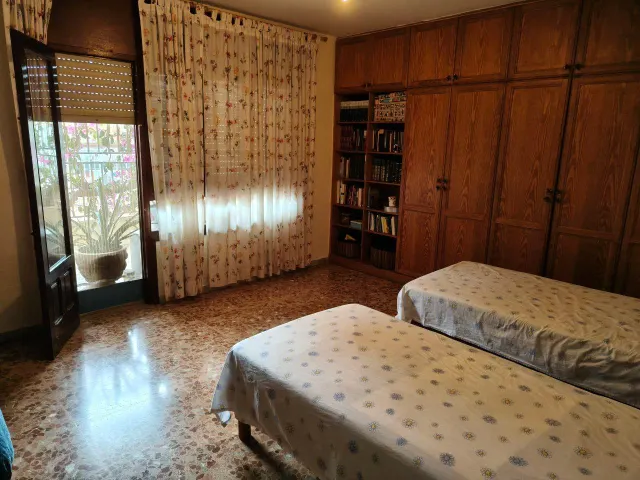 Amplia Casa en Roquetas de Mar, Ideal para Entrar a Vivir — 9