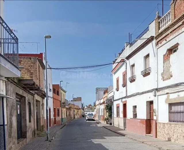 SE VENDE casa adosada OKUPA en C Virgen De La Salud 56 de Co - foto 3
