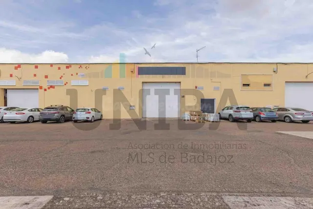 NAVE A LA VENTA EN EL COMPLEJO LA MAR (POLIGONO INDUSTRIAL E