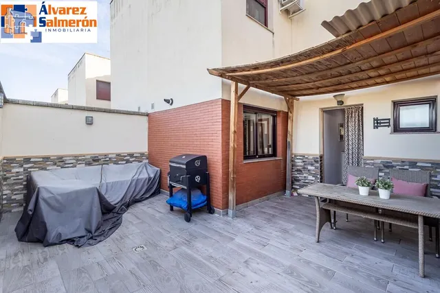 Amplia casa de 182 m2 con patio, gran sótano y a menos de 5 minutos del metro — 9