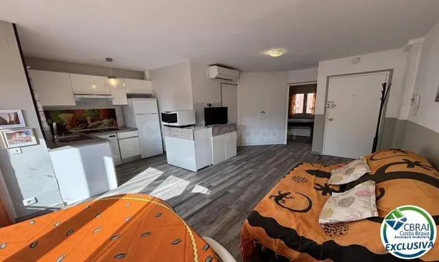 Apartamento con terraza y piscina en Empuriabrava - foto 5