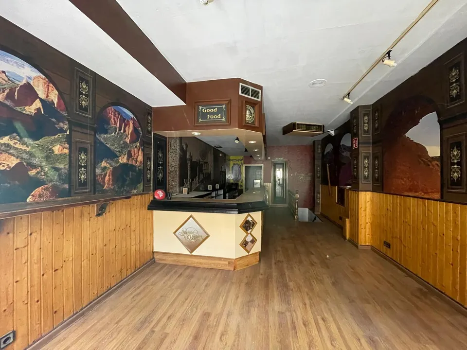 SE VENDE LOCAL EN ZONA ALTA