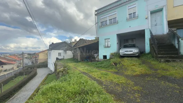 ¡Descubre el encanto de esta casa independiente en Piñor!