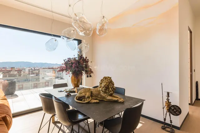 Fantástico ático de 3 dormitorios con 100 m2 de terraza + Es - foto 5