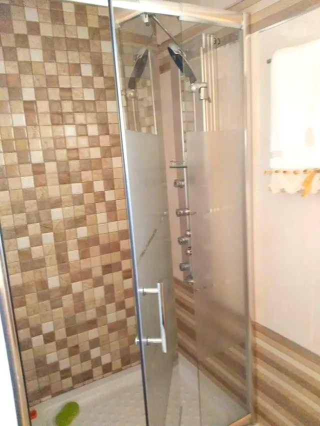 Chalet adosado con piscina y jardín en Urbanización San Luis, Málaga — 11