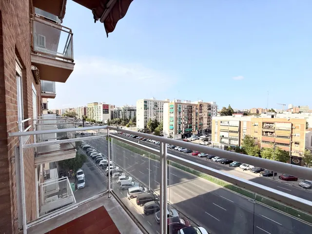 Piso de 1 habitación en venta en Avda. Ausias March — 2