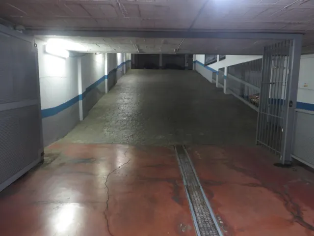 Garaje cerca de la Torre de la Malmuerta. Videovigilancia, fácil acceso y maniobrabilidad. — 5