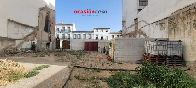 SOLAR URBANO EN EL CENTRO — 2