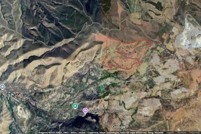 En Venta Maravilloso Paraje Natural, a medio camino entre Granada y Sierra Nevada, a veinte minutos en coche, desde cada una de ellas. — 24