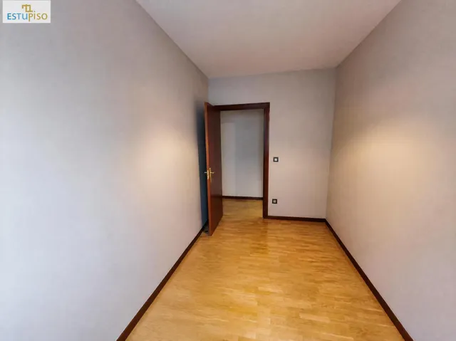¡TU OPORTUNIDAD EN SALBURUA! 85m2-3 habitaciones, SUR, garaje y trastero incl. - Urbanización zonas verdes  + Trastero 16m2 — 20