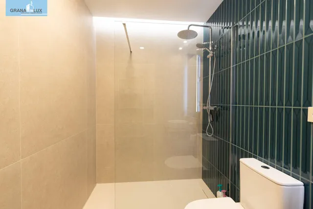 ¡exclusivo apartamento en primera linea de playa con reforma integral de alta gama! — 22