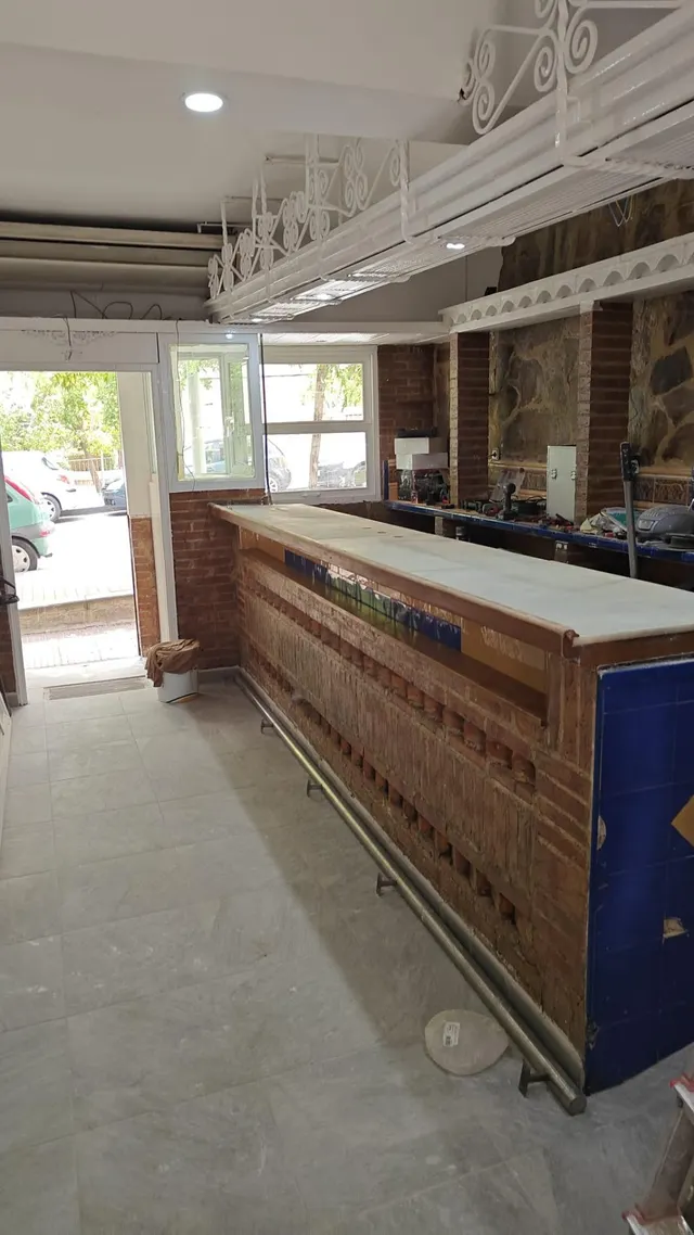 VENTA-LOCAL BAR- CON LICENCIA - CIUDAD DE LOS ANGELES-MADRID - — 3