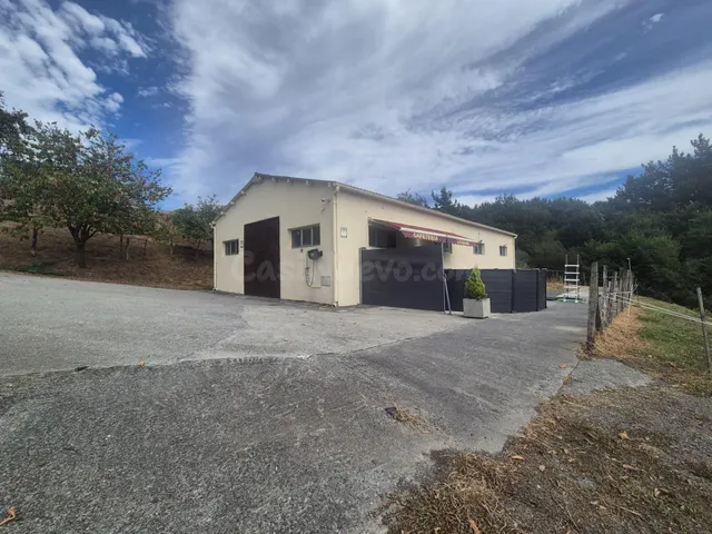 Pabellón con terreno en Zalla