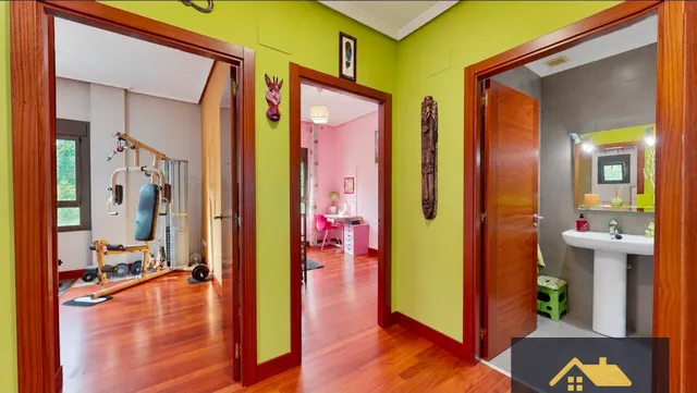 Se vende Bajo de 150m2 con jardín de 140m2 y 2 piscinas comunitarias en Sopuerta, Vizcaya — 16