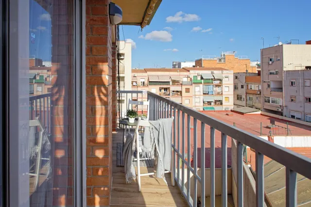Espectacular piso reformado con terraza y orientación sur en - foto 4