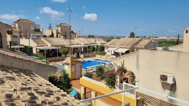 Villa 3 habitaciones 80m² en venta - Urbanizaciones — 5