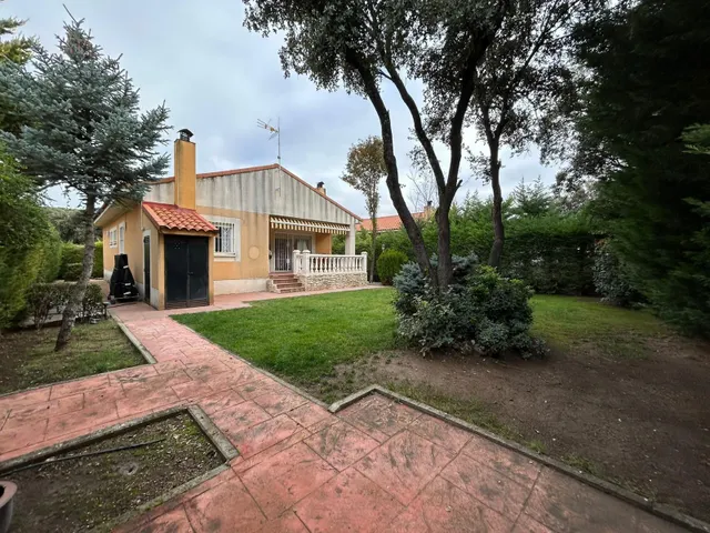 CHALET INDEPENDIENTE EN UNA PLANTA — 31