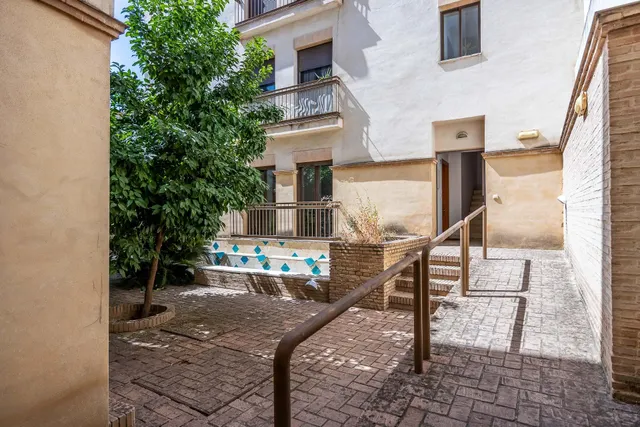 se alquila piso  SIN MUEBLES de 2 habitaciones 2 baños, terraza, garaje en castilleja de la cuesta — 32