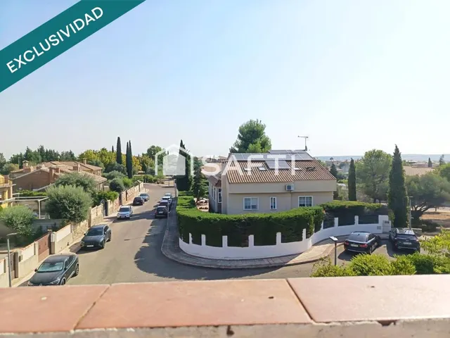 Chalet independiente en Cobisa con 8 dormitorios, piscina y jardín — 18