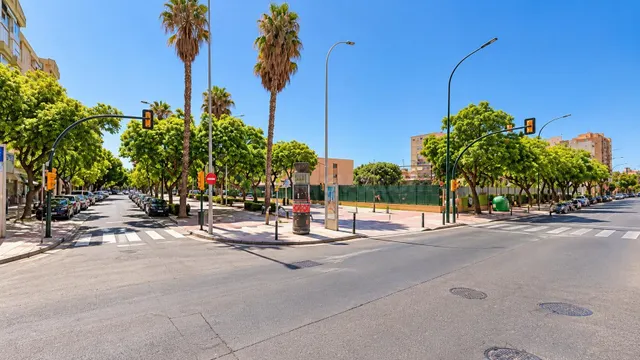 Amplio Local Comercial en La Princesa-Huelin, Málaga - Oport