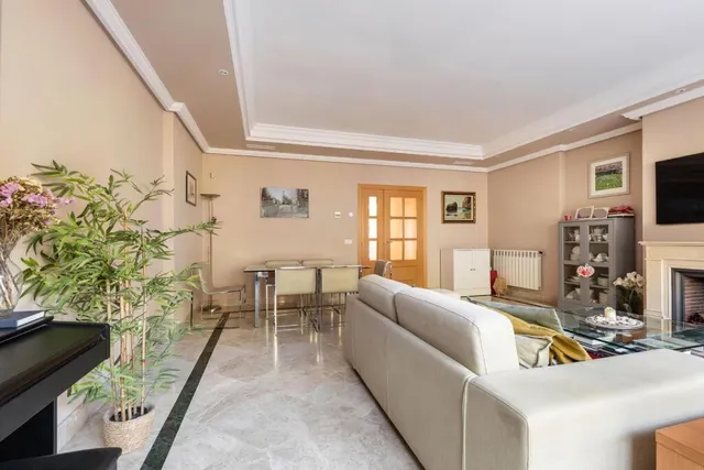 Chalet Adosado en Pozuelo De Alarcón — 10
