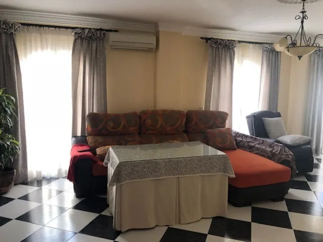 Edificio con piso dúplex y local en planta baja en el centro de Alhaurin de la Torre. — 5