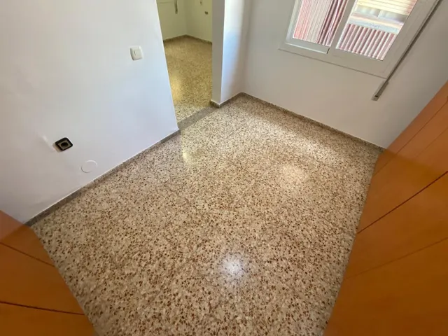 ¡AMPLIO PISO EN UNA ZONA TRANQUILA DE ALCANAR! — 30