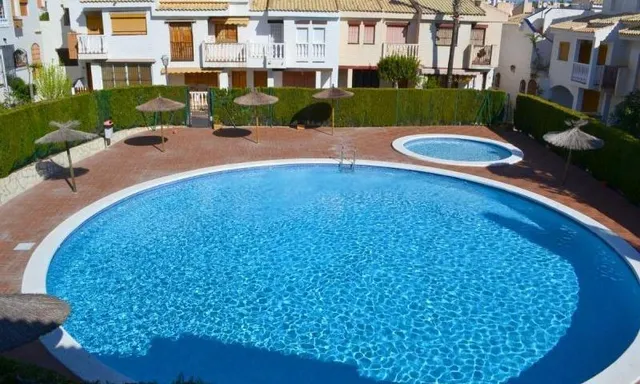 BUNGALOW A 500M DE LA PLAYA EN URBANIZACION CON 4 PISCINAS Y GARAJE !! — 33