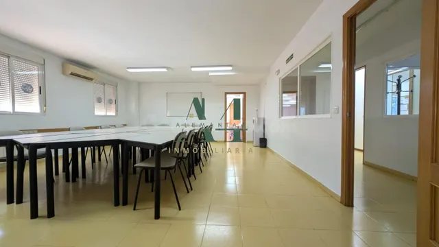 Amplio Local Comercial en Nuevo Cáceres a la Venta por €366, - foto 4