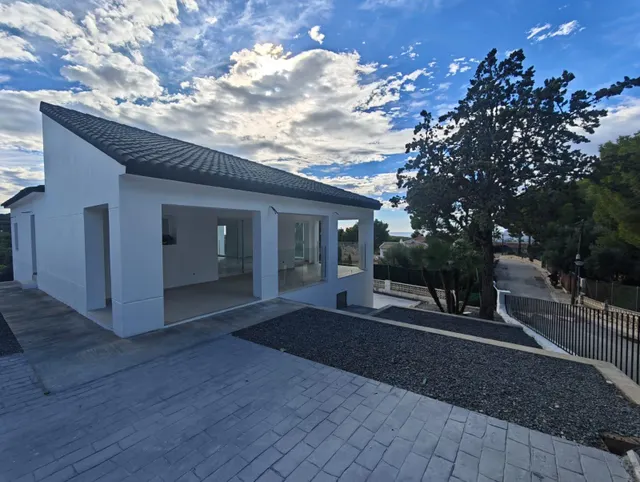 VILLA RECIEN REFORMADA CON CALIDADES DE LUJO EN ZONA MUY TRANQUILA DE ALTEA LA VELLA — 39