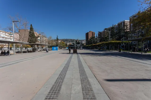 Local comercial en venta en calle agustina de aragón — 23